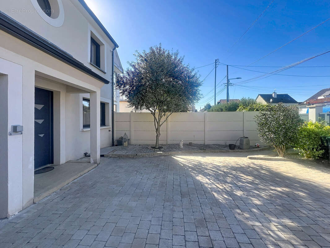 Maison à PARAY-VIEILLE-POSTE