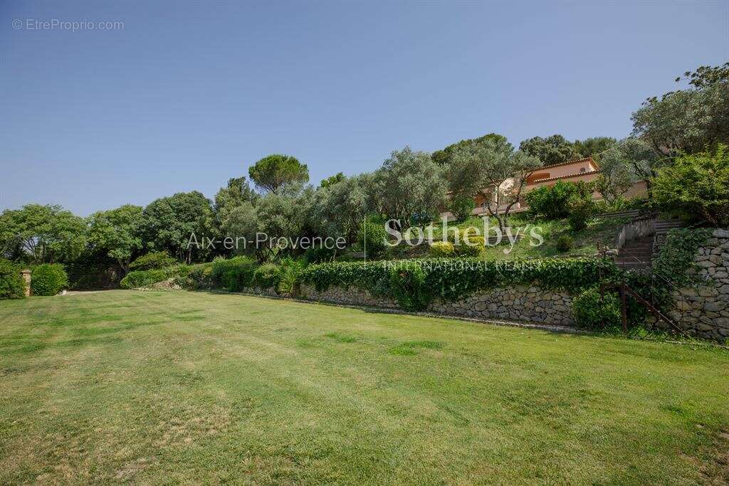 Maison à SIMIANE-COLLONGUE