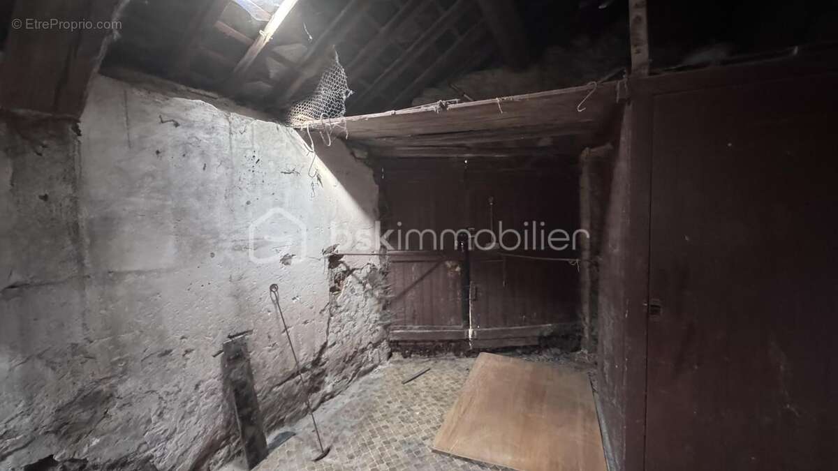 Maison a renover - photo 10