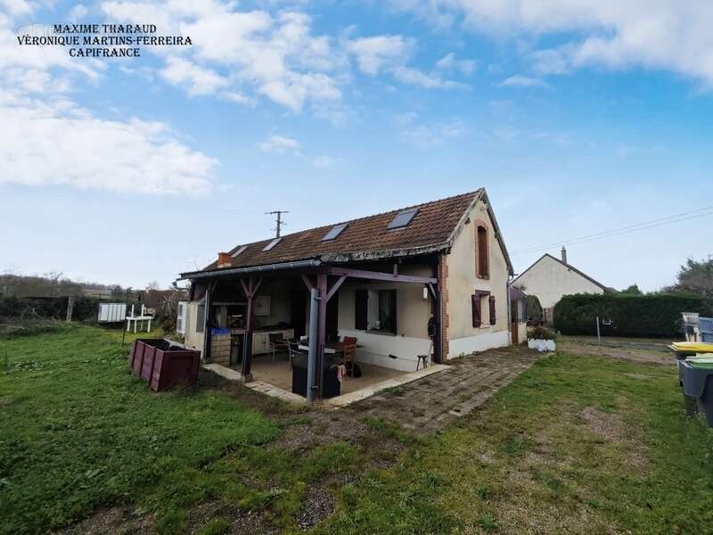Maison à MARSEILLES-LES-AUBIGNY