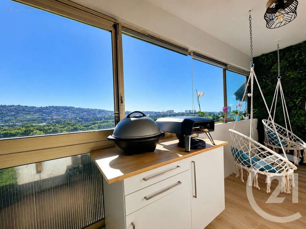 Appartement à SAINT-LAURENT-DU-VAR