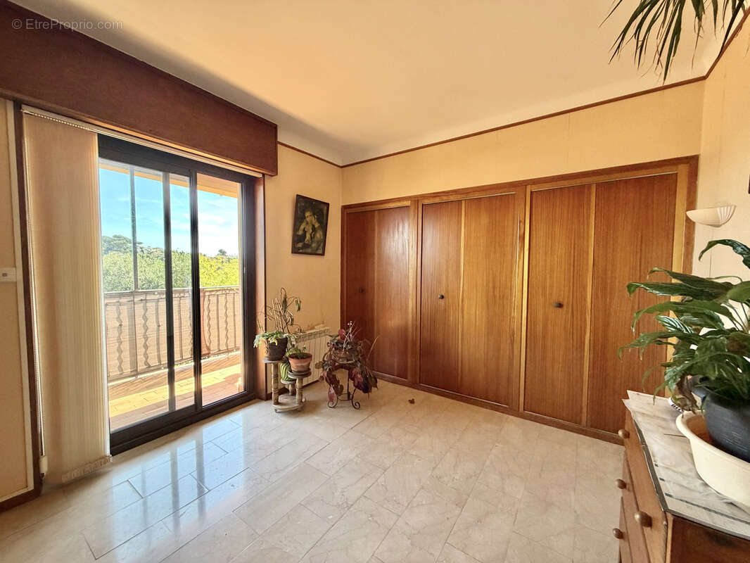 Appartement à SIX-FOURS-LES-PLAGES
