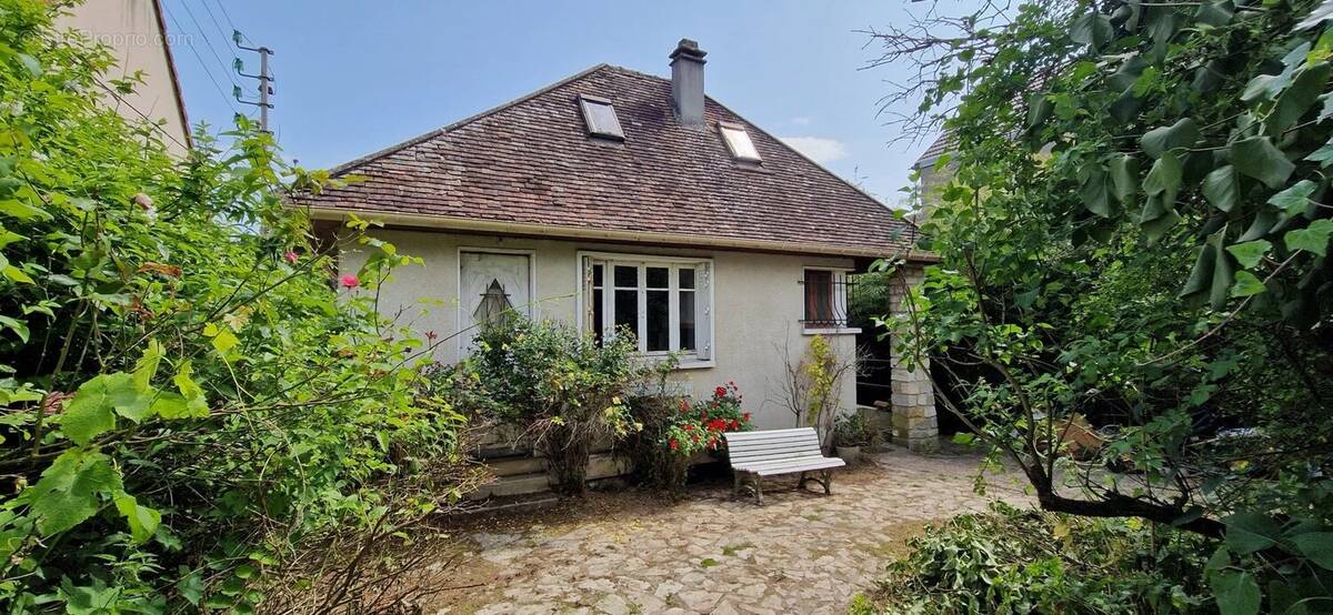 Maison à VENEUX-LES-SABLONS