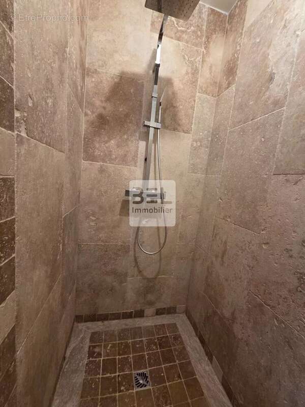 Maison à LAUDUN-L'ARDOISE