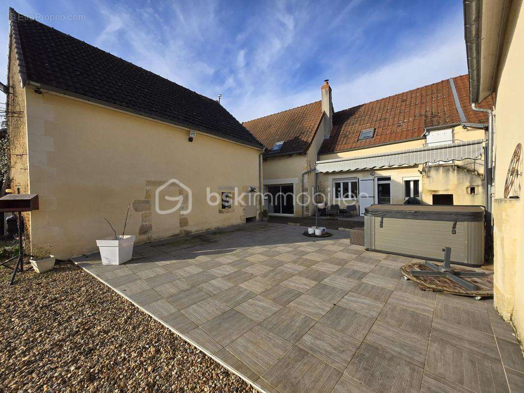 Magnifique Maison de Village de 251m² avec dépendances et piscine à Marzy - photo 28