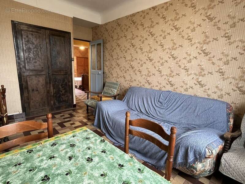 Appartement à BAGNOLS-EN-FORET