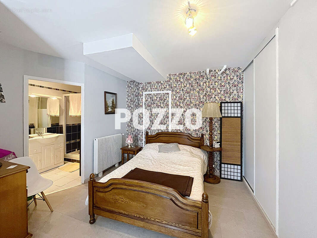 Maison à CONDE-SUR-VIRE