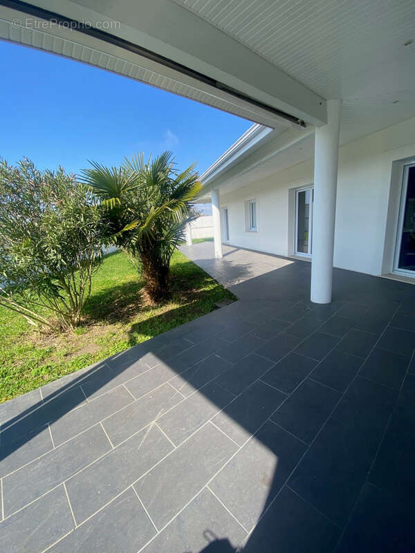 Maison à AMBARES-ET-LAGRAVE