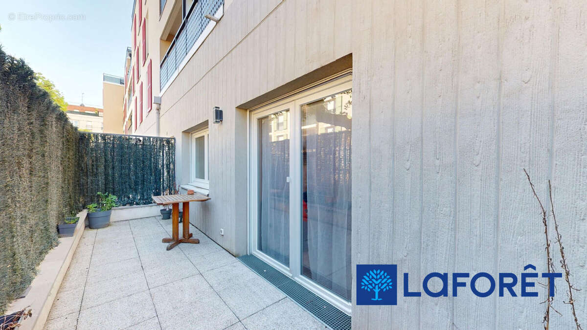 Appartement à PARAY-VIEILLE-POSTE