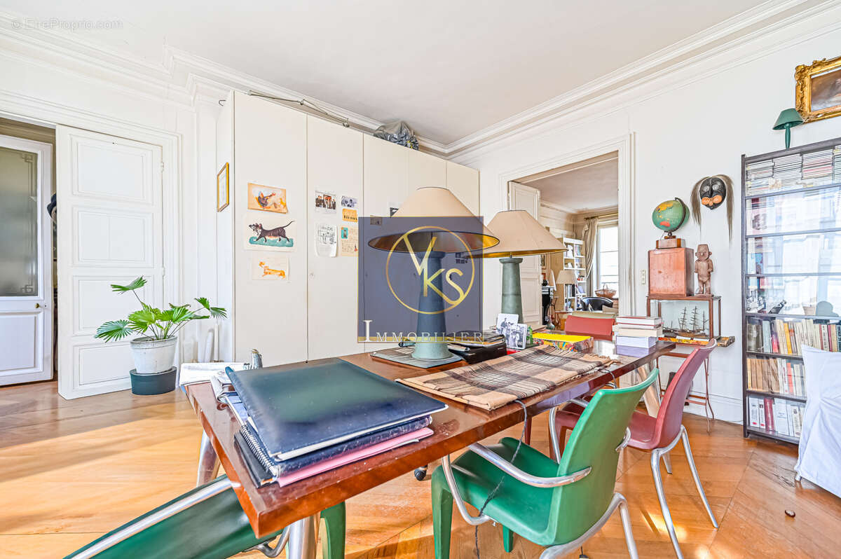 Appartement à PARIS-1E