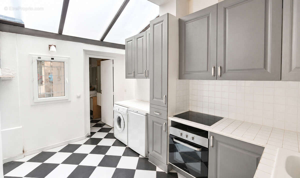 Appartement à PARIS-18E