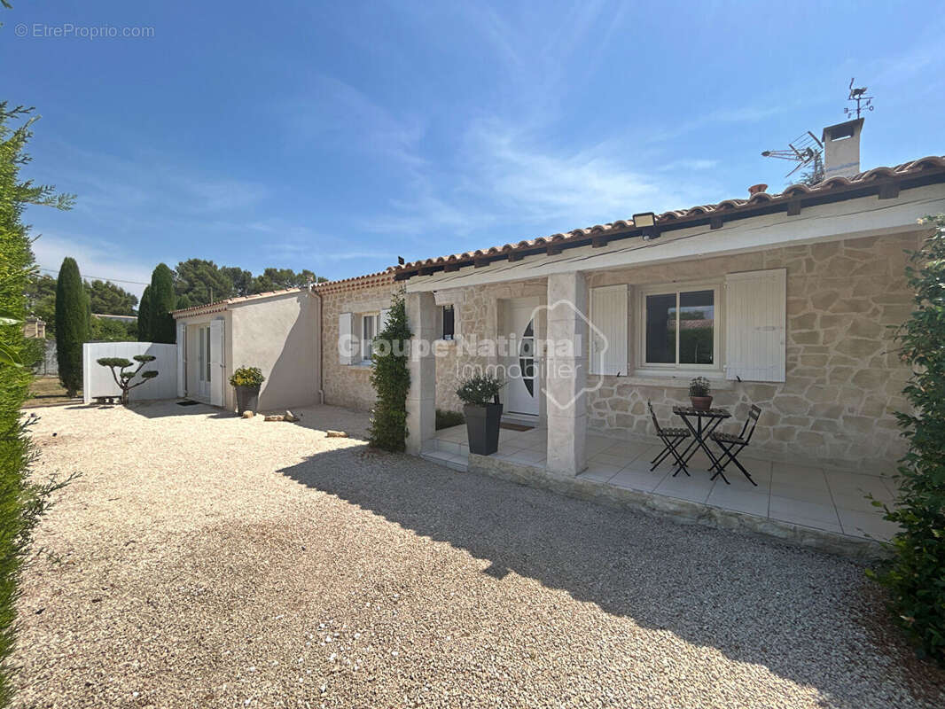 Maison de plain-pied 3 chambres + annexe sur parcelle arborée de 876 m² avec piscine et garage - Carpentras - photo 17