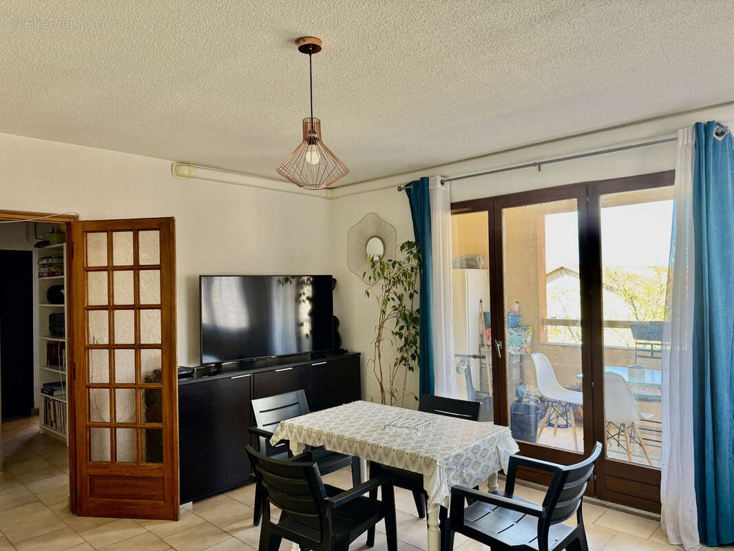 Appartement à EGUILLES