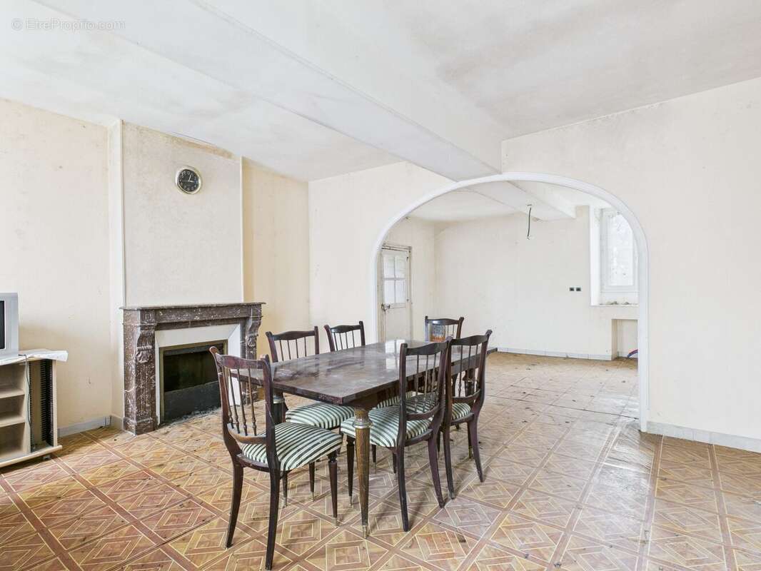 Maison à MAIZIERES-LA-GRANDE-PAROISSE