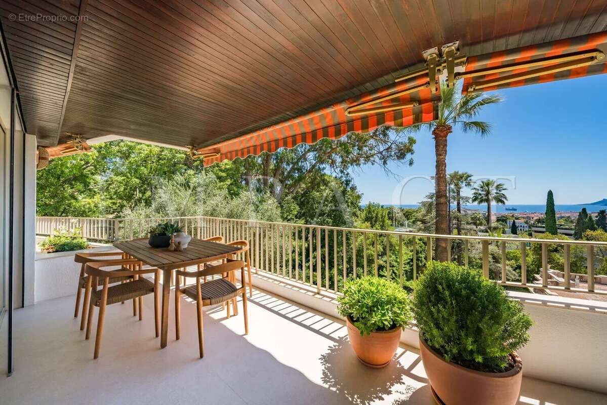 Cannes Oxford Appartement 4 pièces rénové vue Mer à Vendre - photo 3