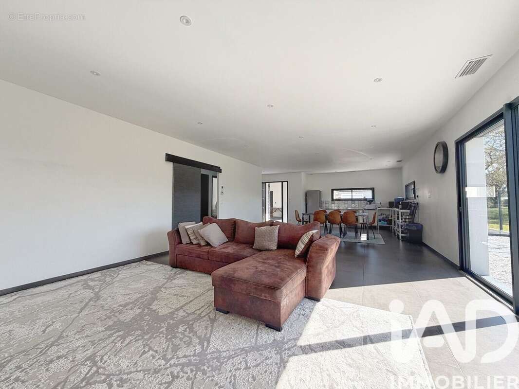 Photo 3 - Maison à SAINT-MEDARD-DE-GUIZIERES