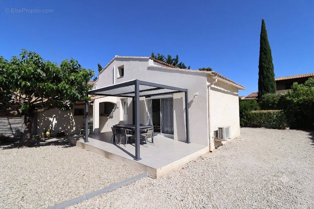 Maison à MORIERES-LES-AVIGNON