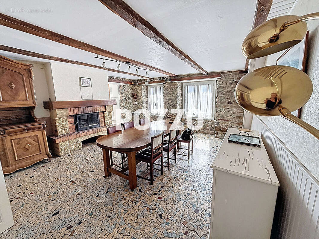 Maison à DONVILLE-LES-BAINS