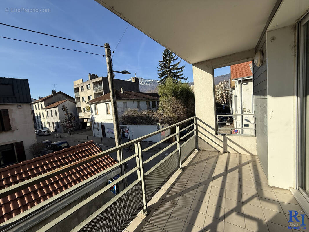Appartement avec terrasse - Appartement à GRENOBLE