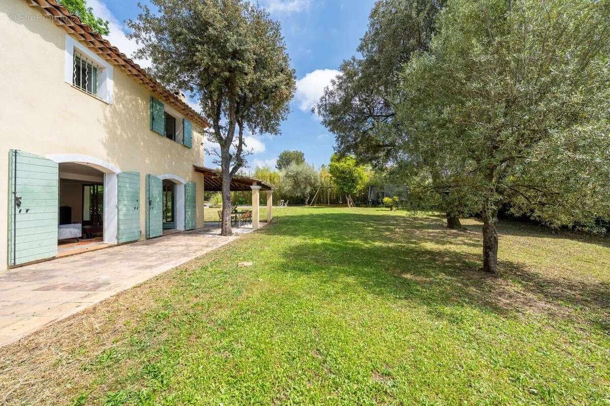 Maison à VALBONNE