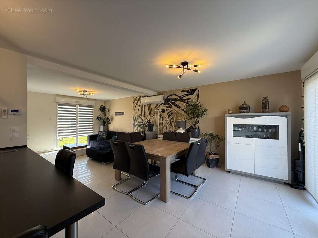 Maison à CUVRY