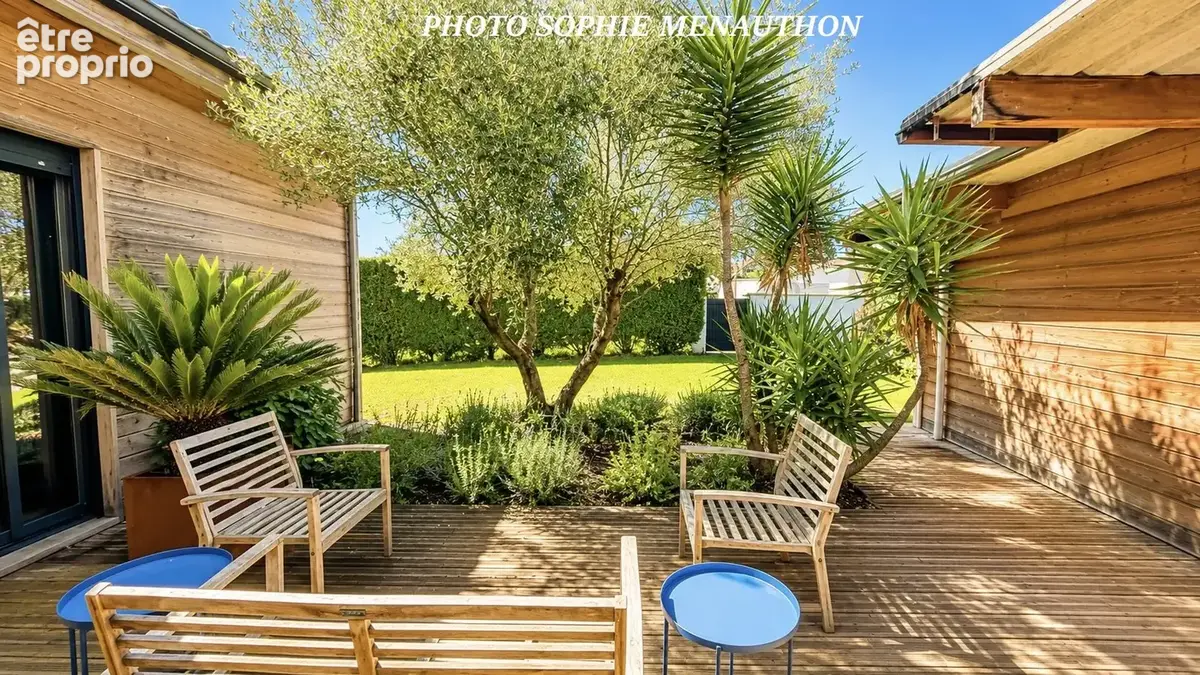 À 2 km de Dax, villa d'architecte T6 de plain-pied avec piscine et 5 chambres. - photo 3