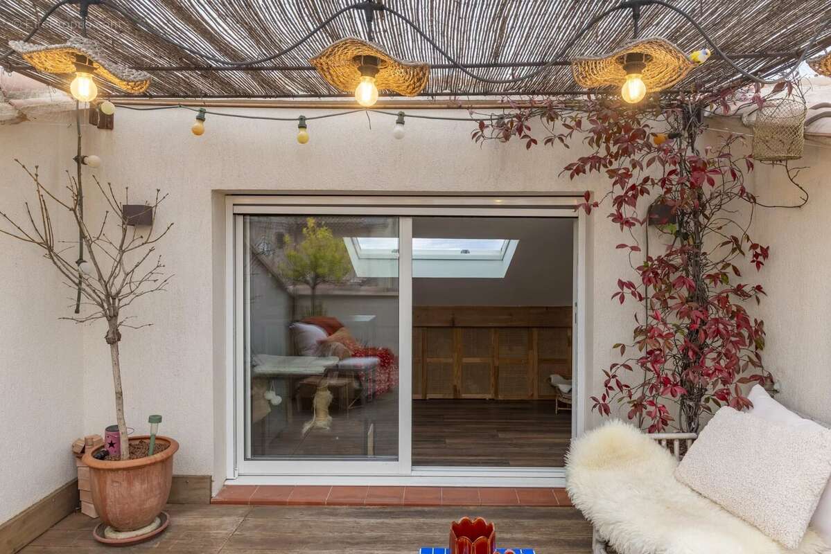 Maison à SAINT-CYR-SUR-MER