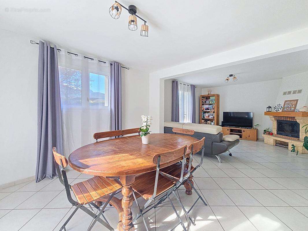 Maison à SAINT-PIERRE-EN-FAUCIGNY