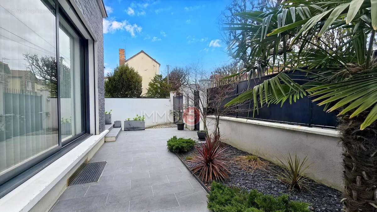 Maison à LES PAVILLONS-SOUS-BOIS