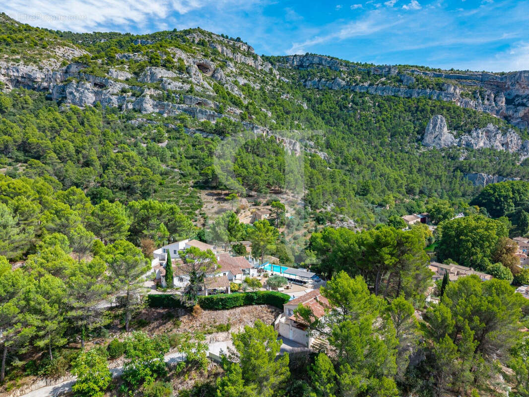 Maison à L'ISLE-SUR-LA-SORGUE