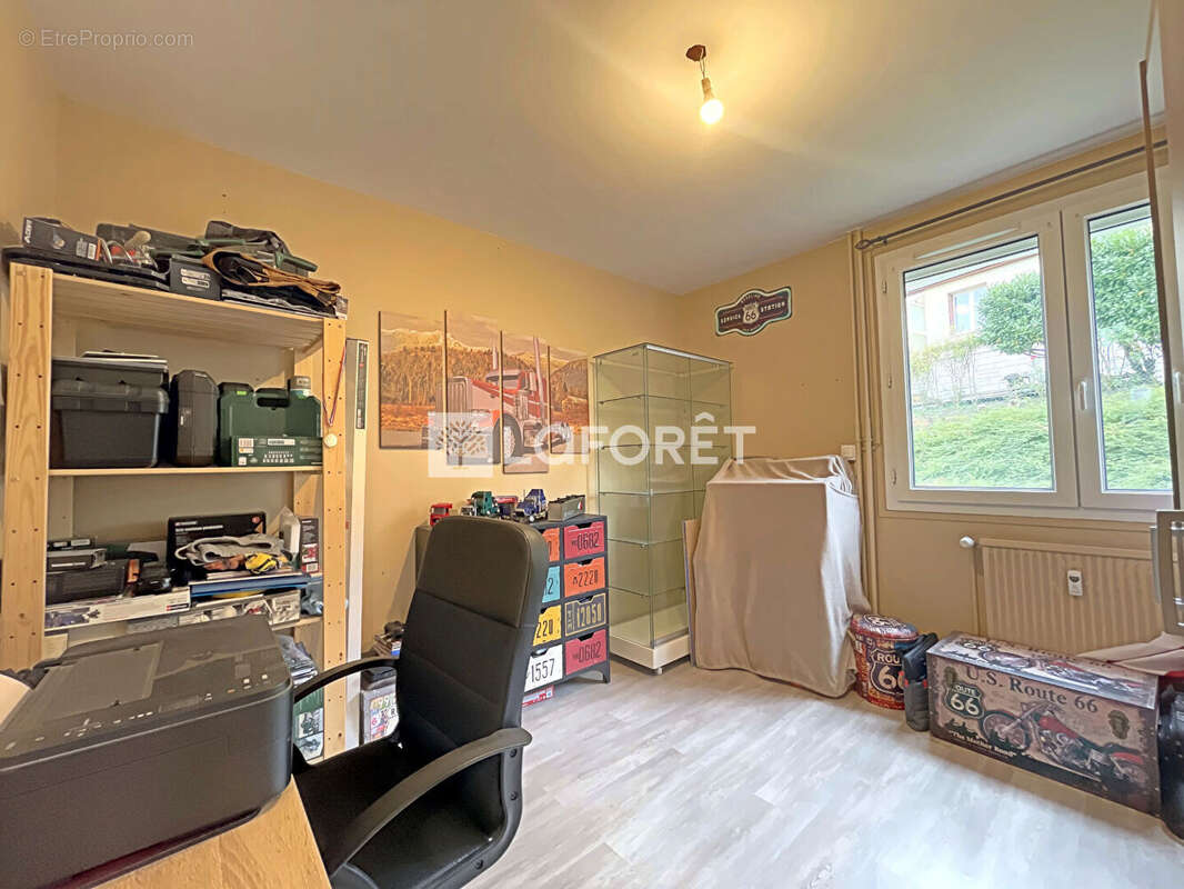 Appartement à LE CHAMBON-FEUGEROLLES