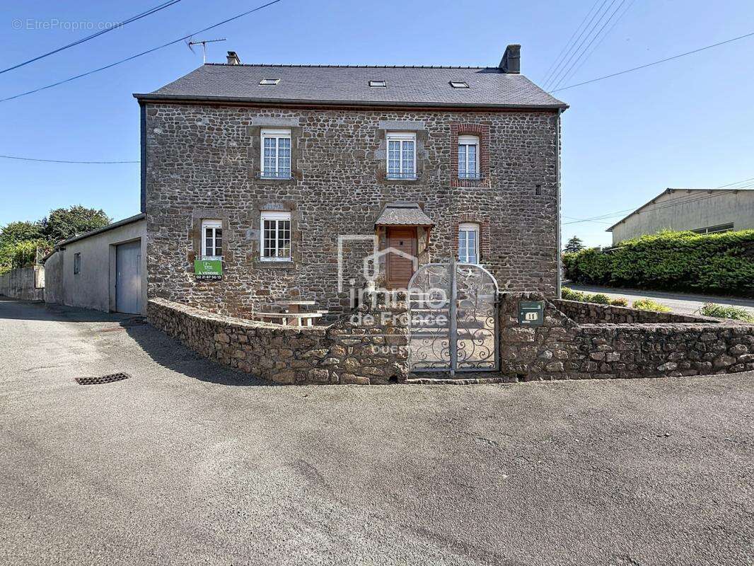 Maison à SAINT-GEORGES-BUTTAVENT