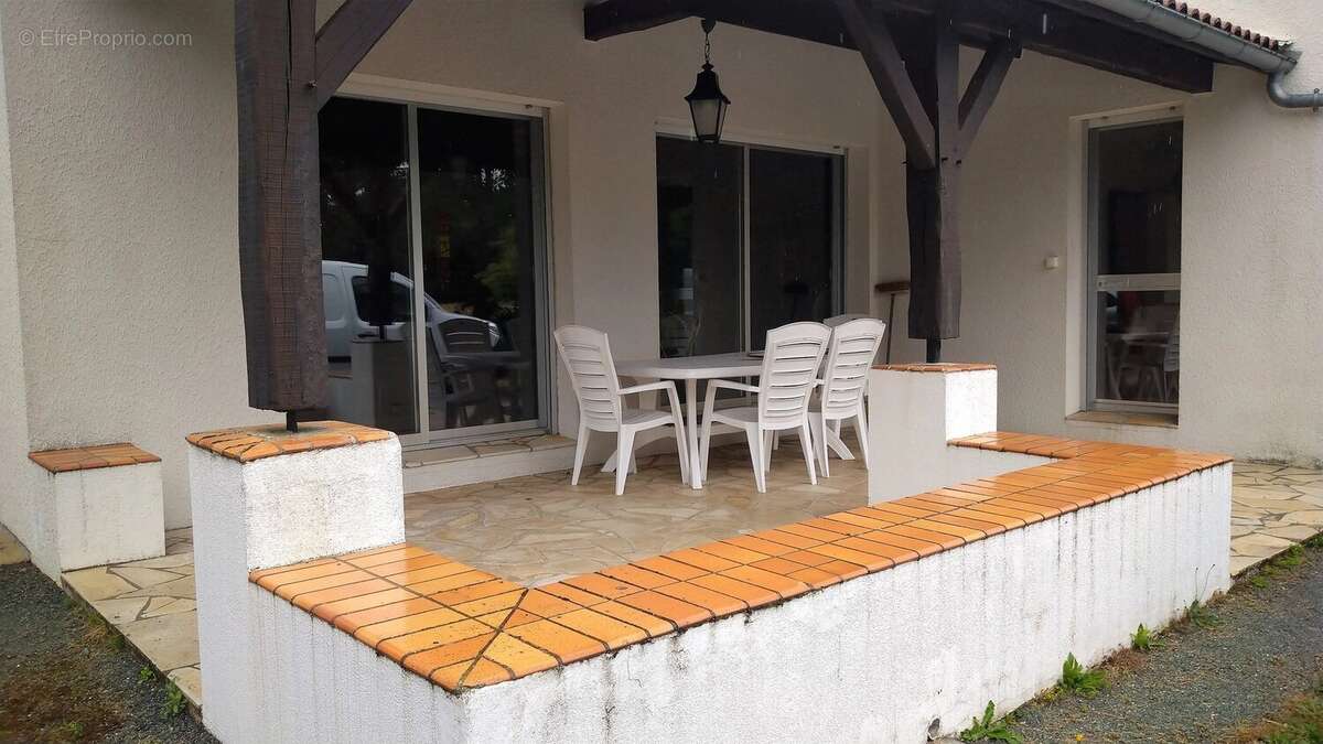 Maison à MONCOUTANT