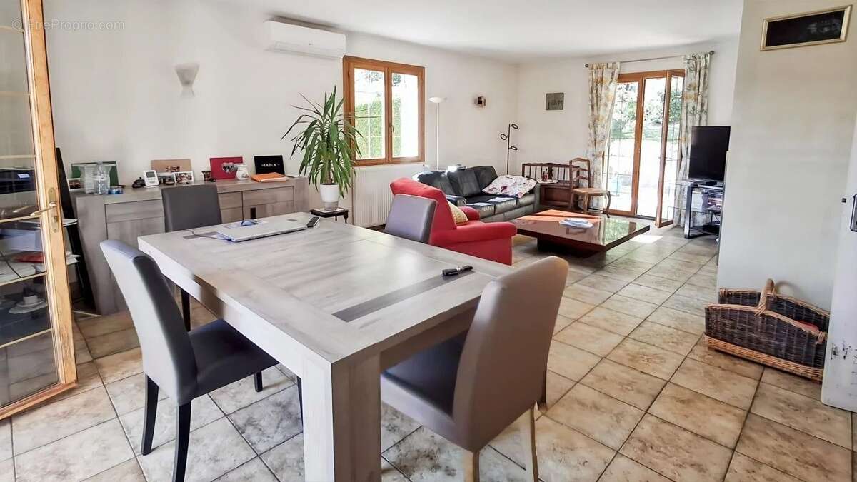 Maison à CHAMPCEVINEL