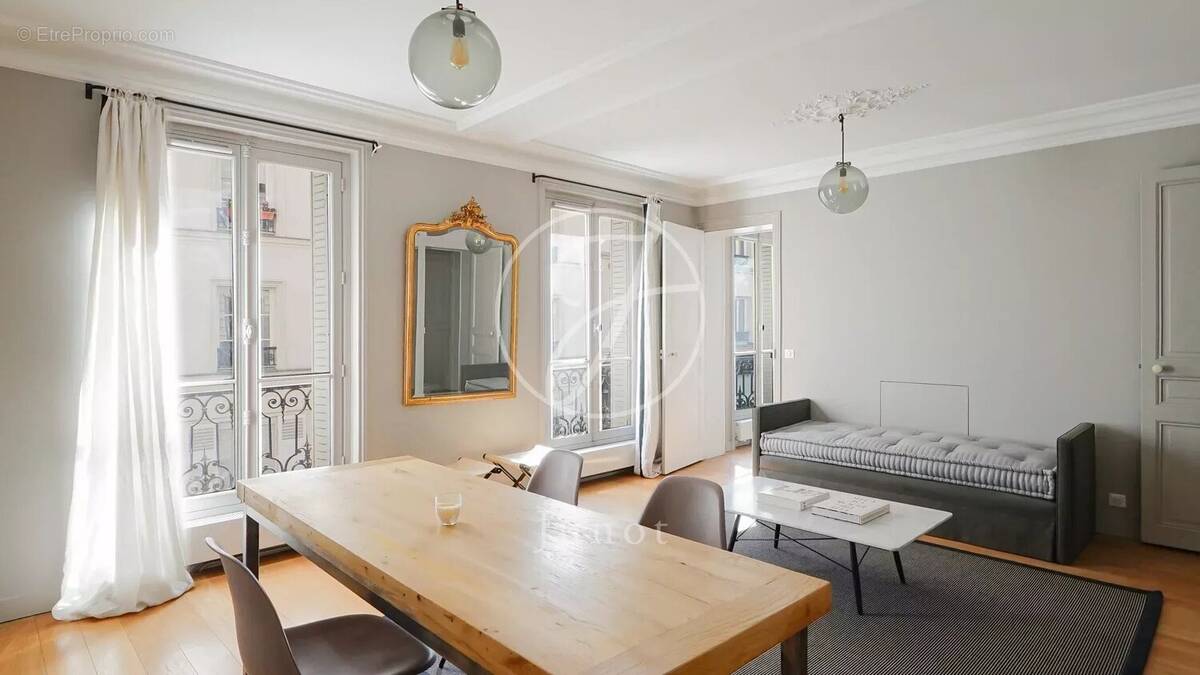 Appartement à PARIS-7E