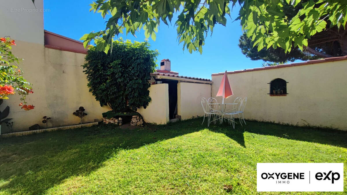 Maison à SAINT-LAURENT-DE-LA-SALANQUE