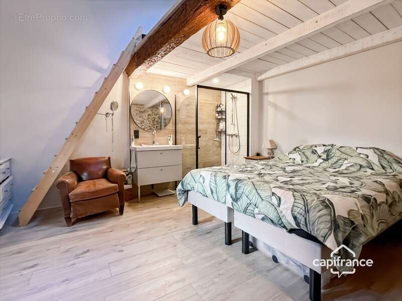 Maison à BAGNOLS-EN-FORET