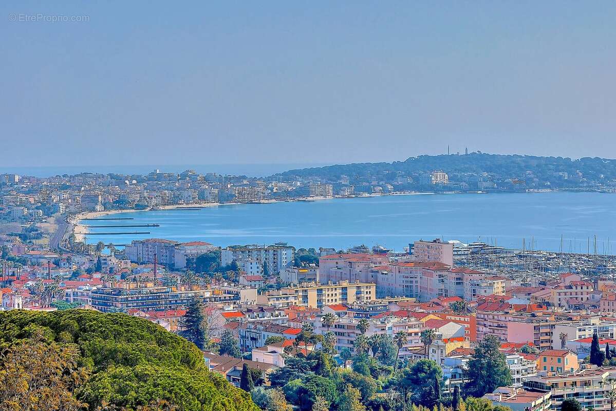 Appartement à VALLAURIS