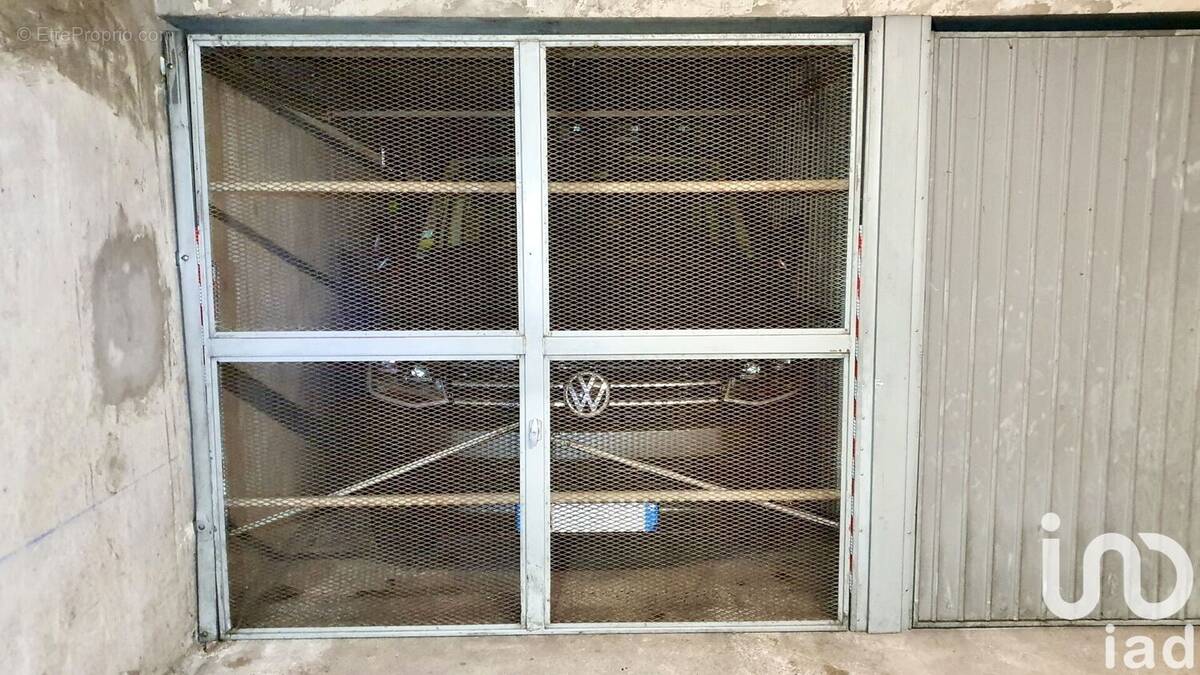 Photo 1 - Parking à COURBEVOIE