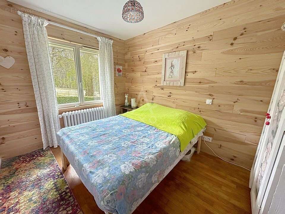 Maison à LA CHAPELLE-MONTLIGEON