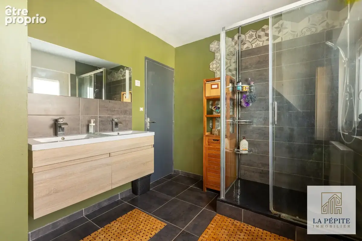 EXCLUSIVITE - Maison semi individuelle de 106m2 - 4 chambres - 1 bureau - jardin - garage - 2 places de statio - photo 7