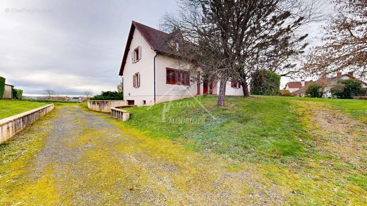 Maison à DOMPIERRE-SUR-BESBRE