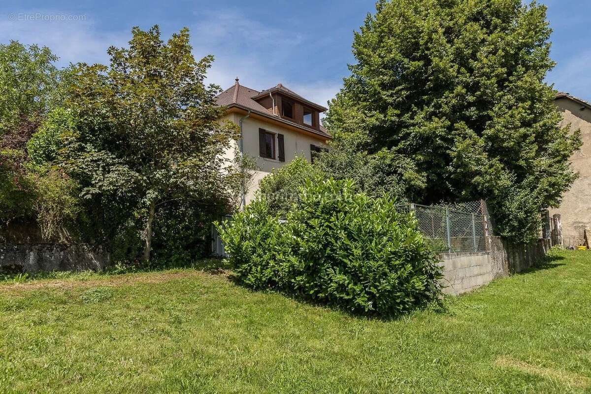 Maison à VEZERONCE-CURTIN