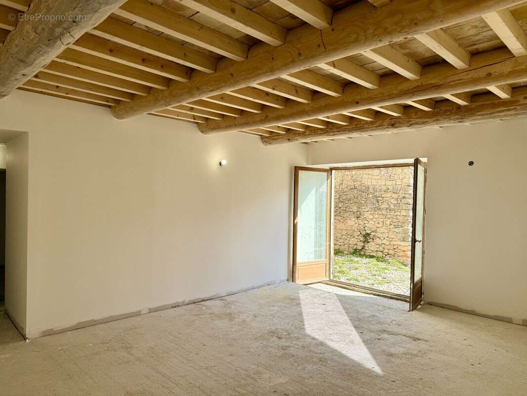 Dickjan POPPEMA d' eXp France vous propose un appartement T5 dans un ancien château - Appartement à SAINT-CHRISTOL