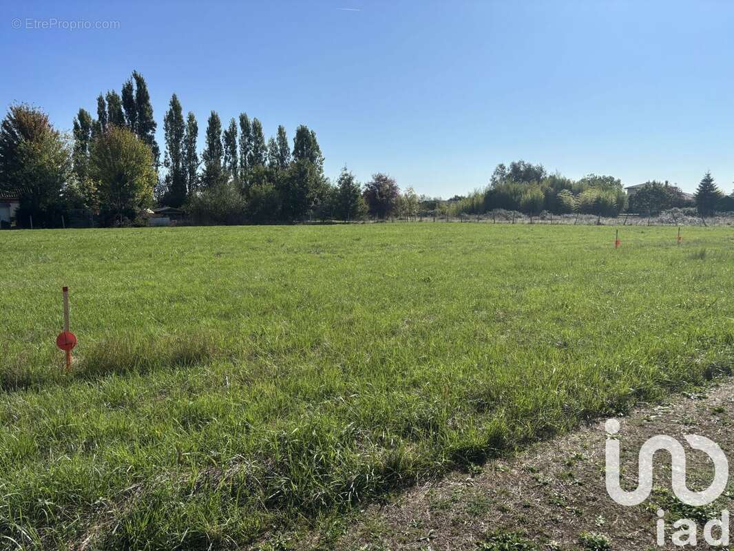 Photo 2 - Terrain à BARRY-D'ISLEMADE