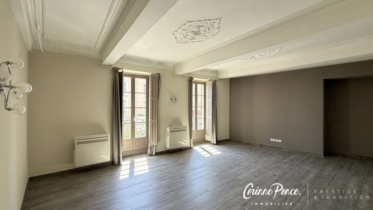 Nimes centre ecusson superbe p5 de 123 m2 avec balcon dans immeuble de charme propose par corinne ponce immobi - photo 2