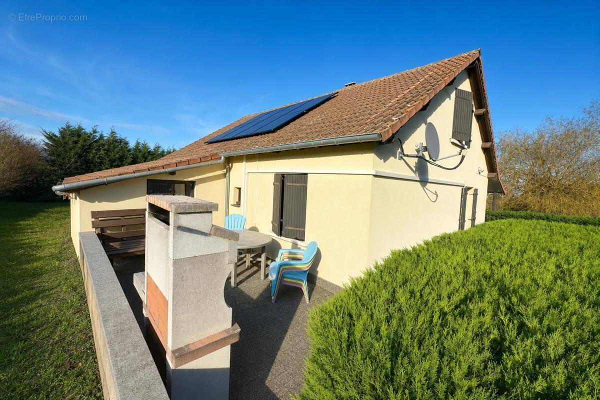 Maison à SAINT-GAL-SUR-SIOULE
