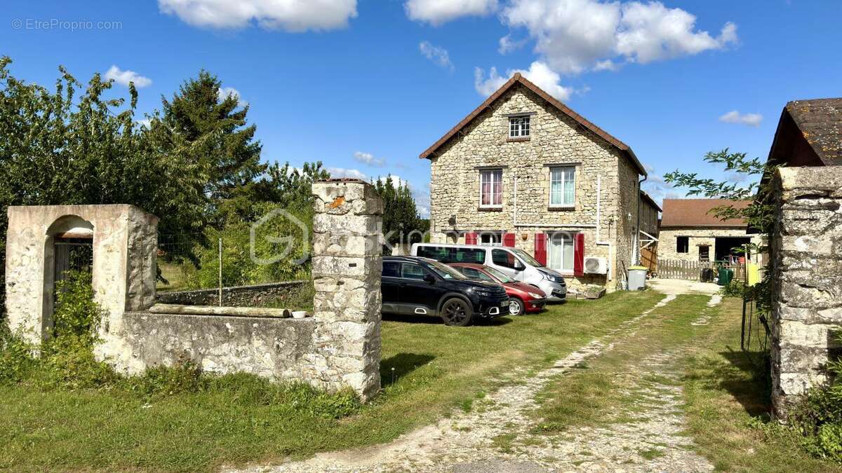 Maison à SAINT-GENGOULPH