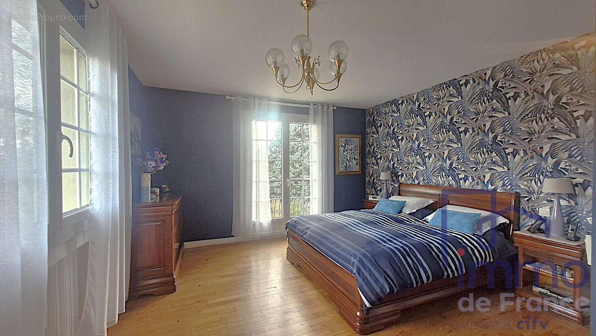 Maison à LA TOUR-EN-JAREZ