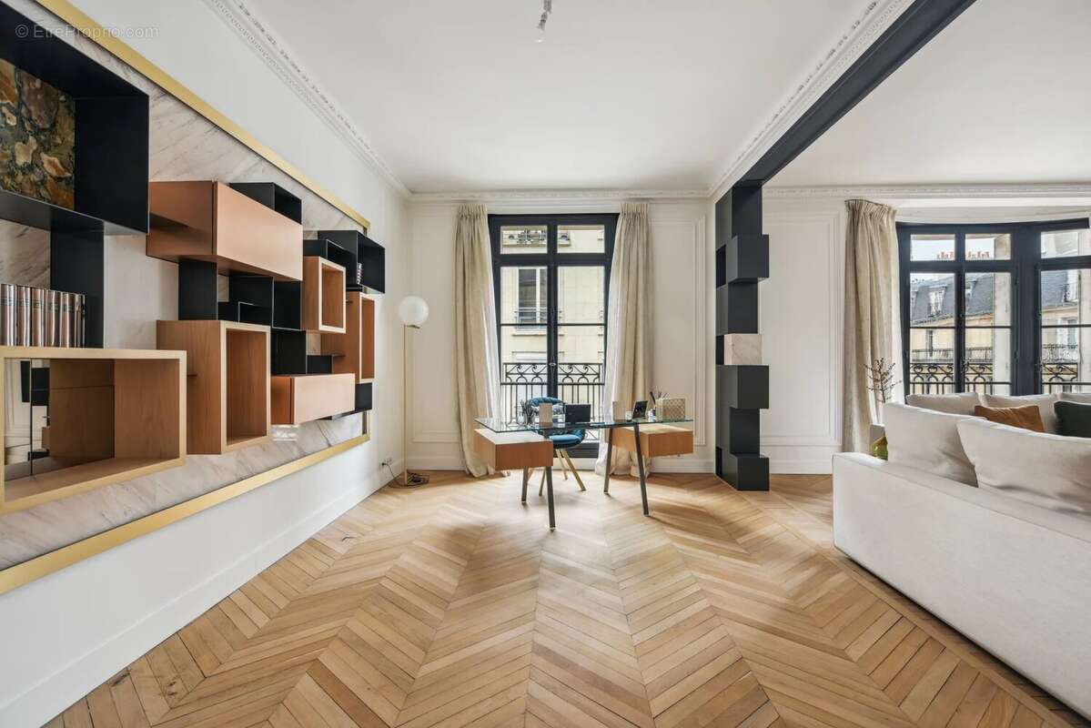 Appartement à PARIS-16E